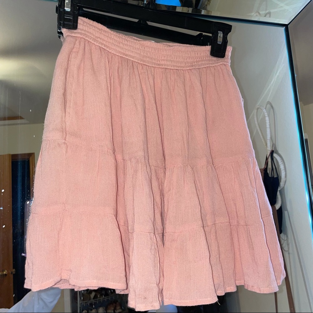 Hollister Pink flowey skirt w pockets !
